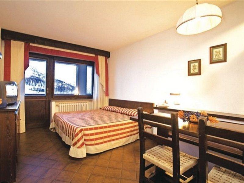 Hotel Ski Club I Cavalieri Rta Colle Colle Sestriere Kültér fotó