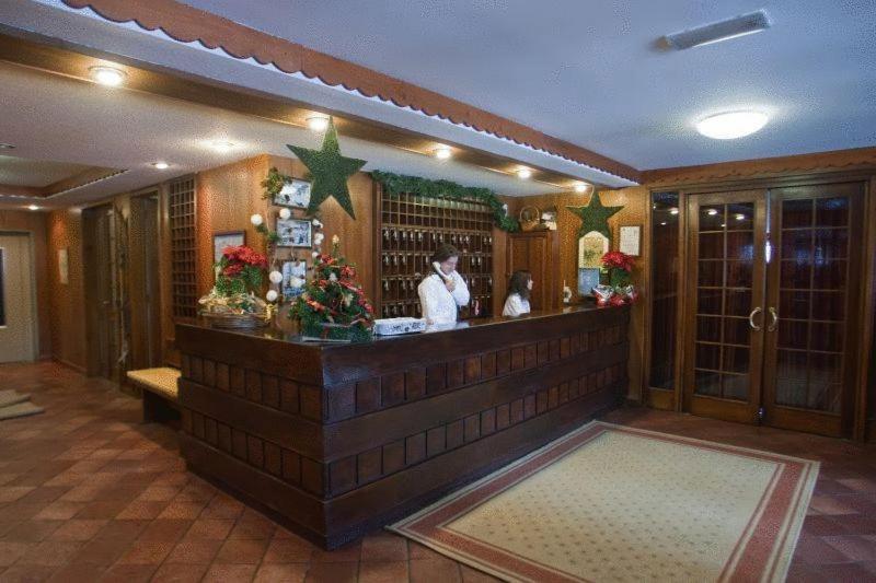 Hotel Ski Club I Cavalieri Rta Colle Colle Sestriere Kültér fotó