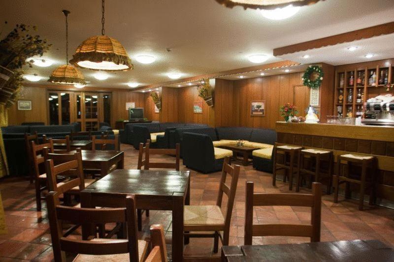 Hotel Ski Club I Cavalieri Rta Colle Colle Sestriere Kültér fotó